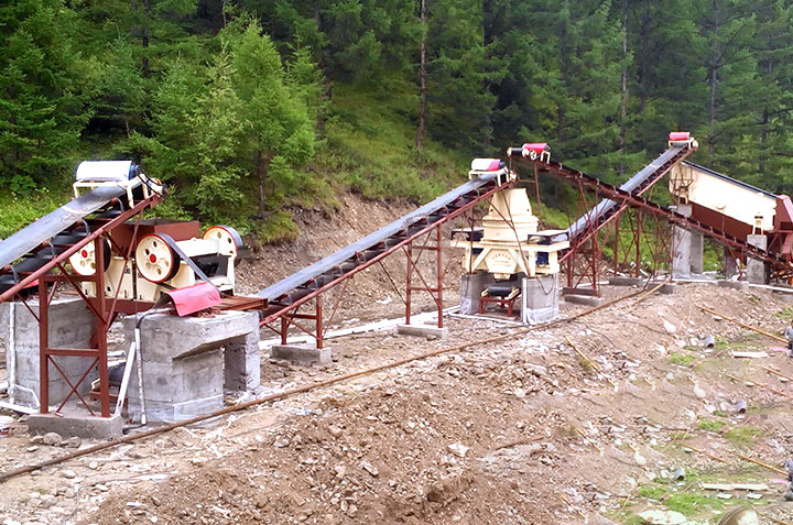 天宇重工鵝卵石制砂機作業(yè)現(xiàn)場