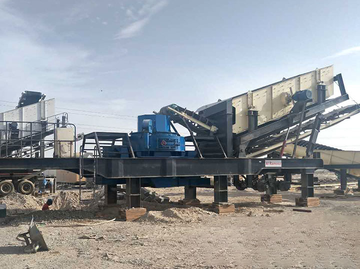 廣東客戶移動(dòng)鵝卵石制砂機(jī)現(xiàn)場(chǎng) 廣東客戶移動(dòng)鵝卵石制砂機(jī)現(xiàn)場(chǎng)