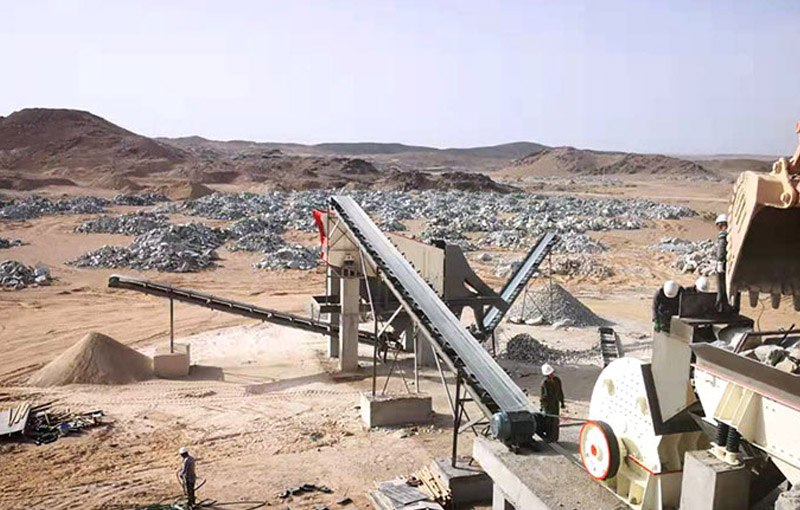 重錘式破碎機(jī)工作現(xiàn)場(chǎng)