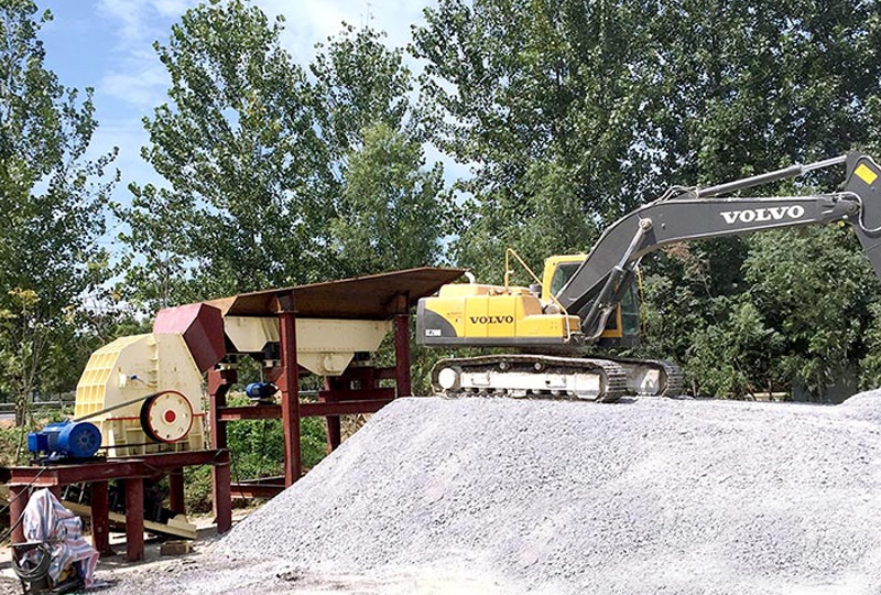 振動(dòng)給料機(jī)工作現(xiàn)場(chǎng)